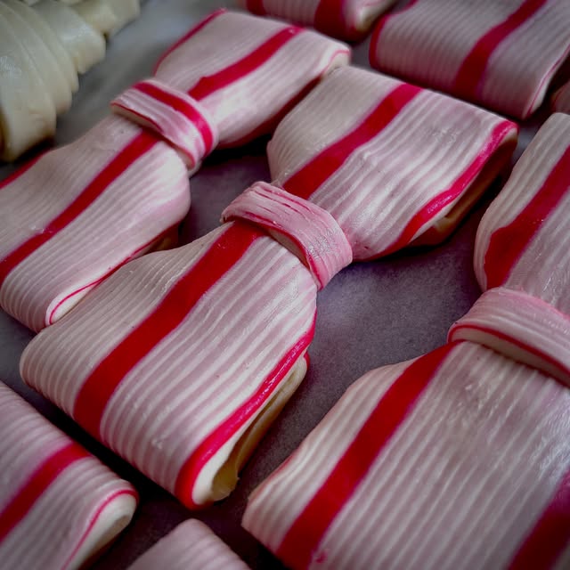 Lazos de frambuesa — pastelería artesanal Yas&Rose Benidorm
